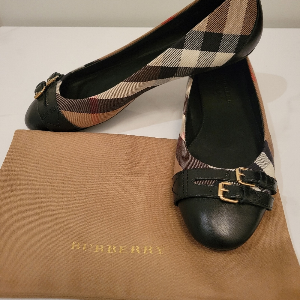 Burberry Avonwick ballet flats size 40.5 (fits 10 US). Black with Nova check